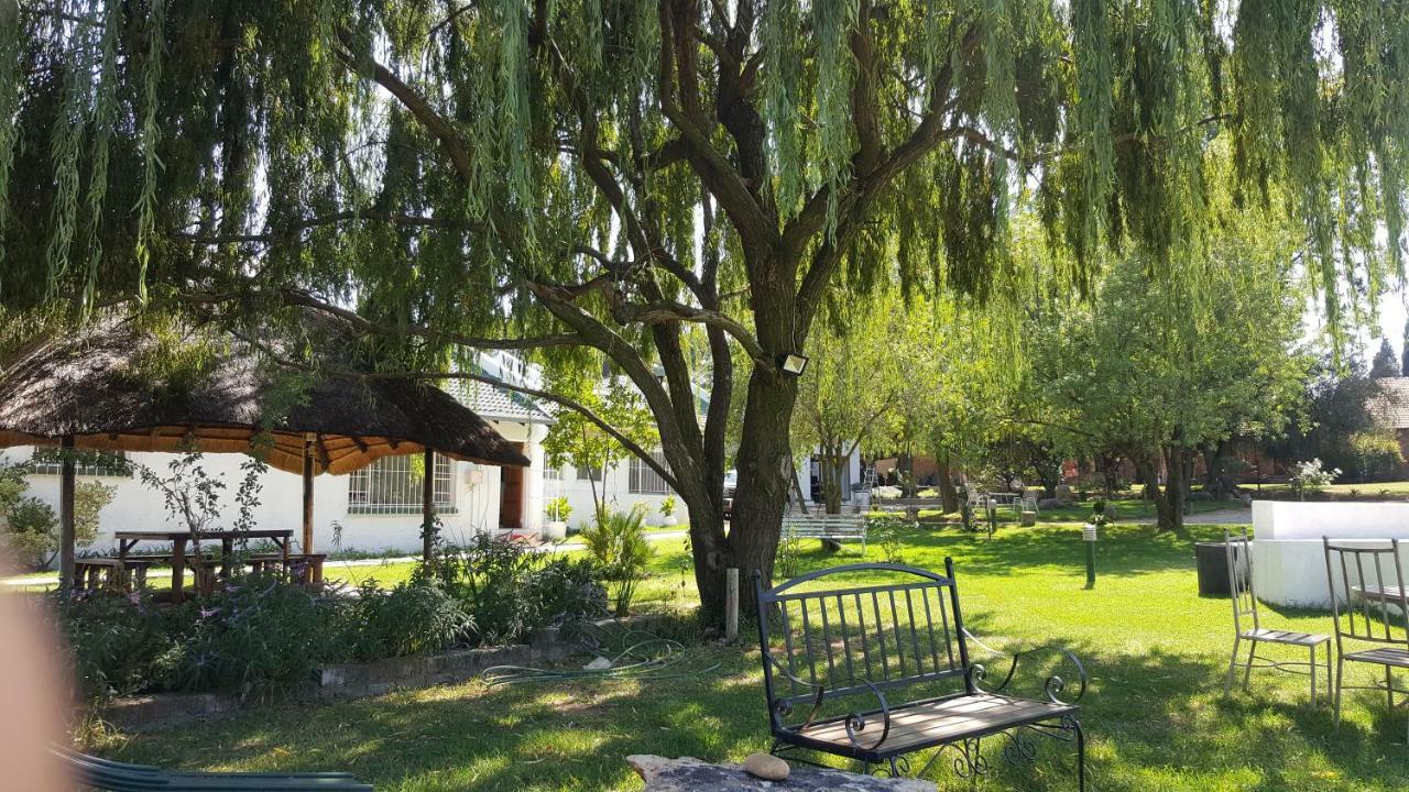 Simbasun Cottages ミッドラント エクステリア 写真